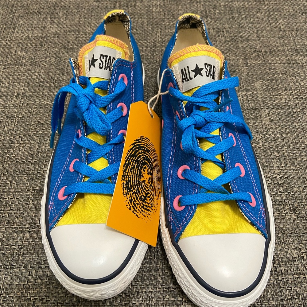 Custom Converse women size 6 NWT
